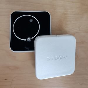 Pandora limited edition dainty bow bangle